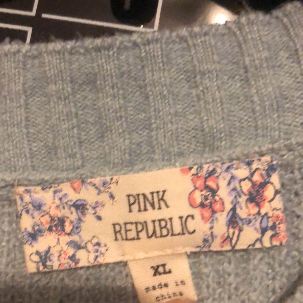 sweater - Picture 2 of 3